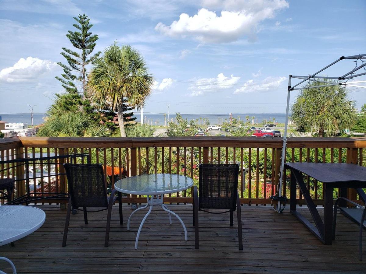 Casa Coquina Del Mar Bed And Breakfast Тайтъсвил Екстериор снимка